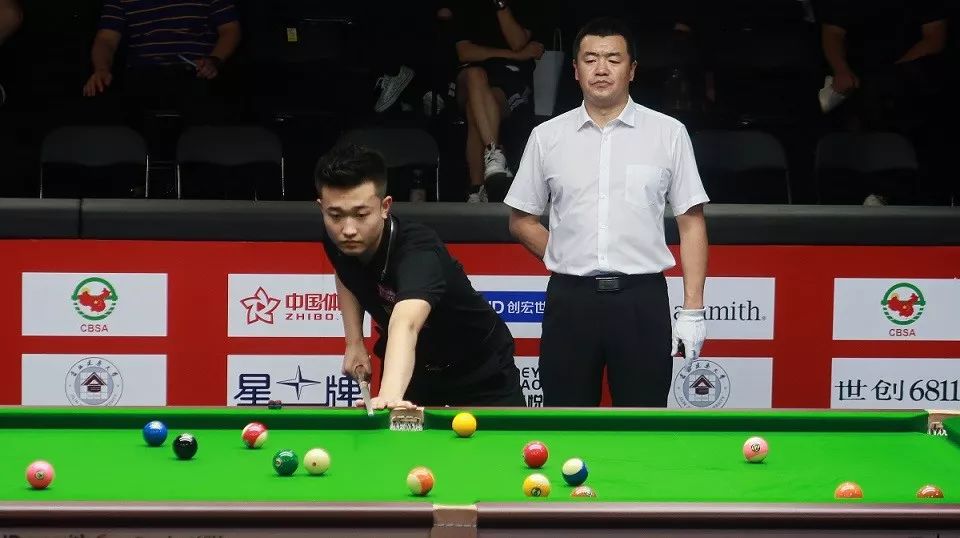 手投入羽毛 手投入羽毛