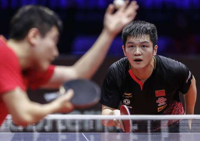 阵容中依然 阵容中依然